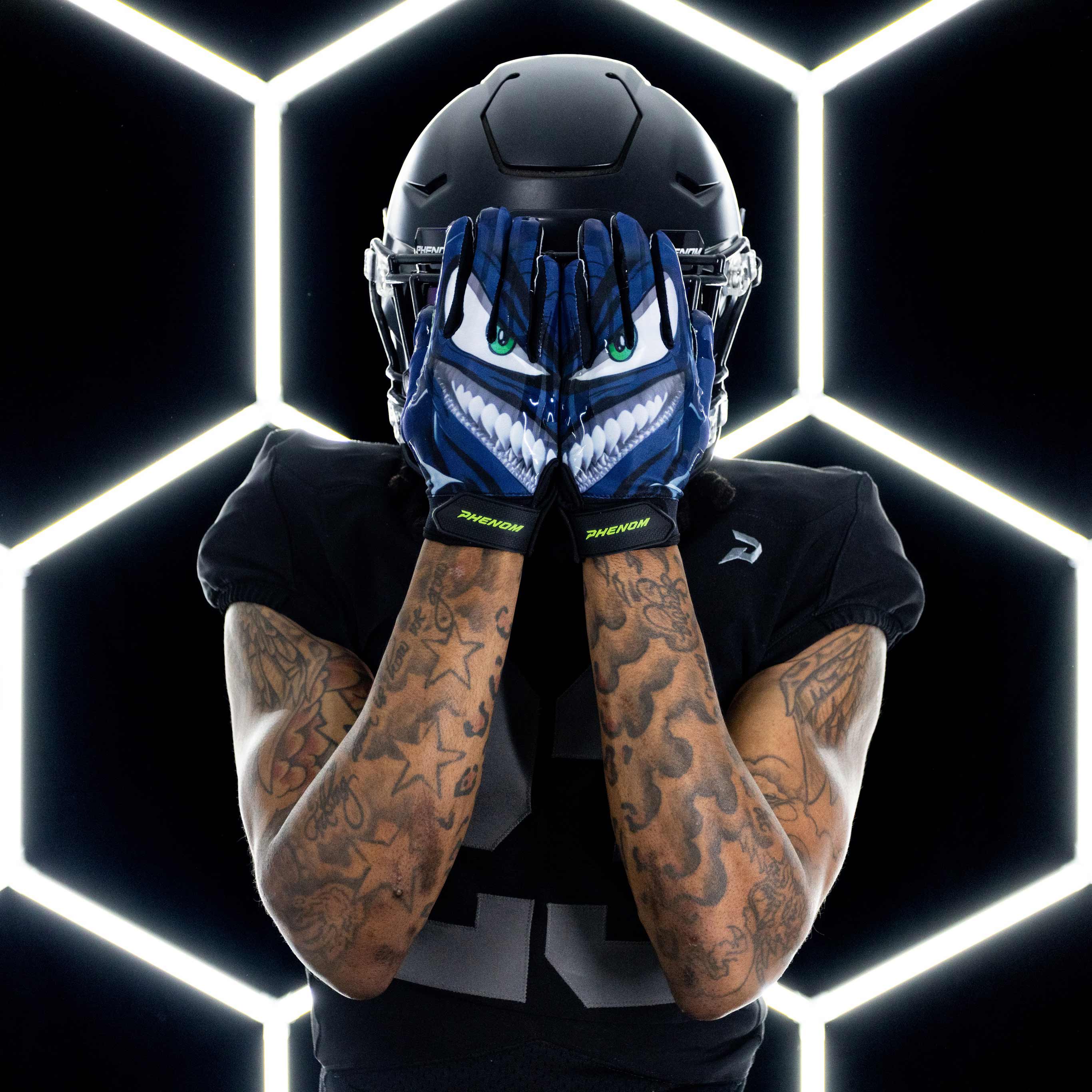 Gremlin Football Gloves - Image 3