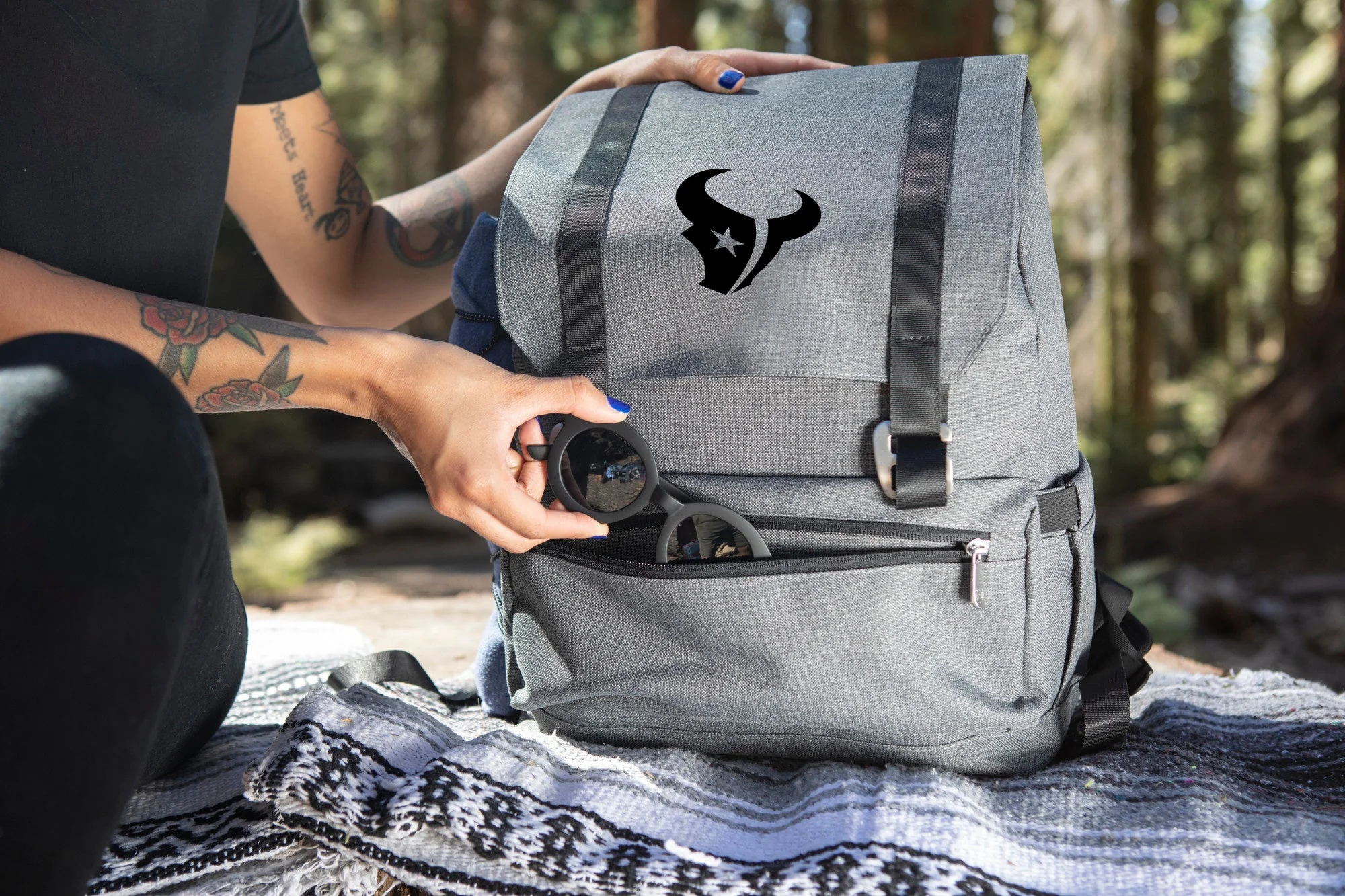 Houston Texans On The Go Traverse Backpack Cooler - Image 2
