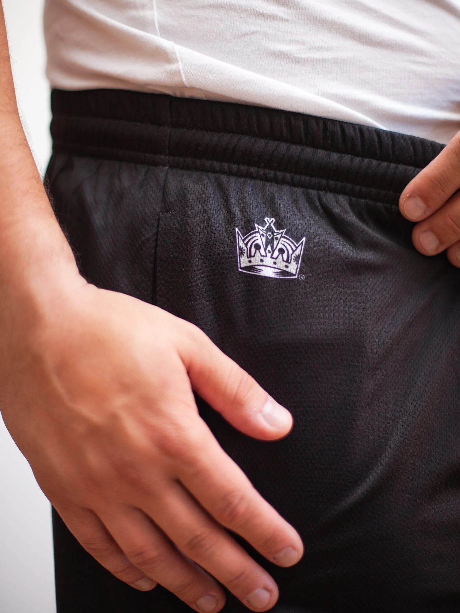 Los Angeles Kings Mesh Hockey Shorts - Image 2