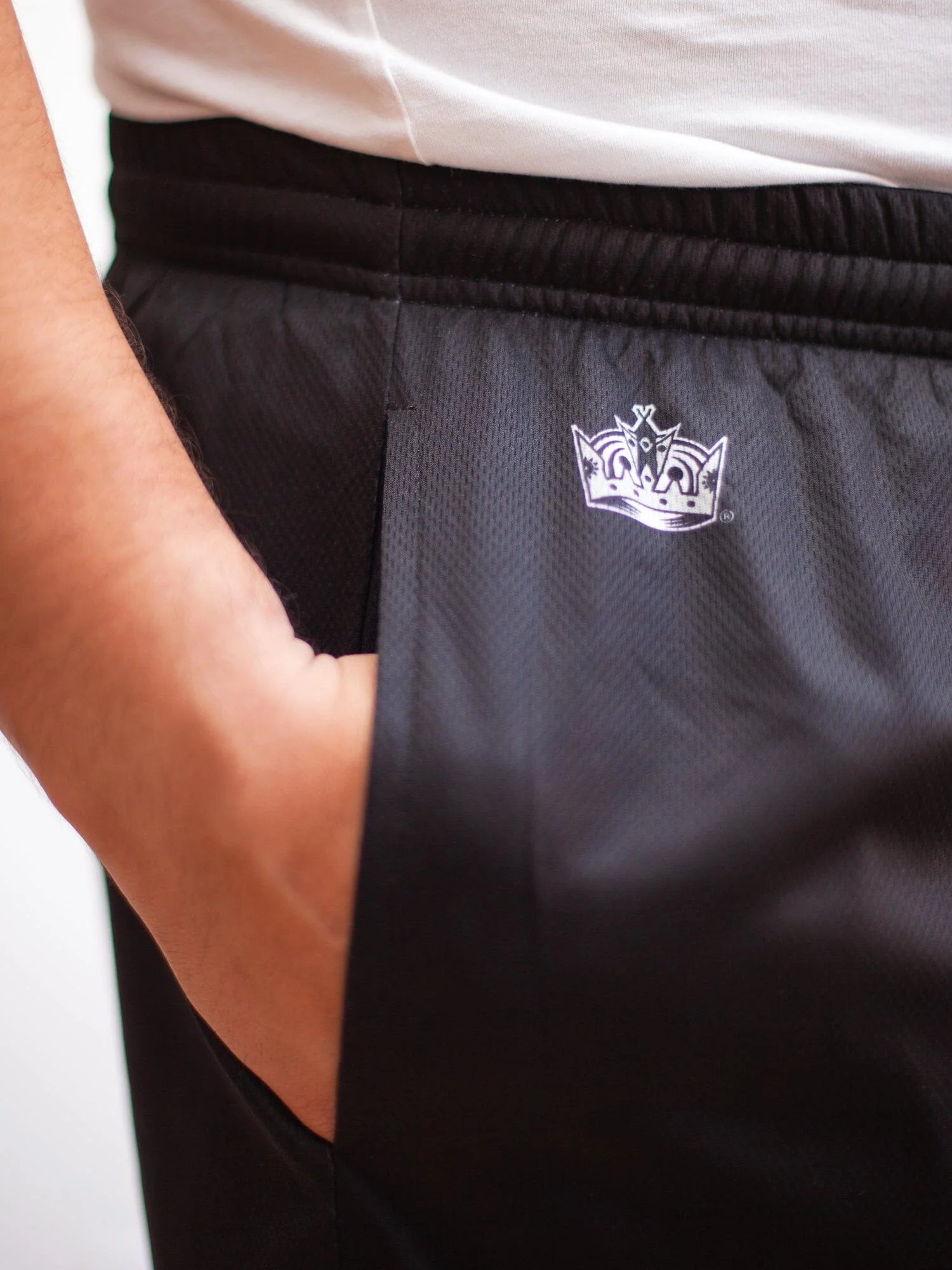 Los Angeles Kings Mesh Hockey Shorts - Image 4