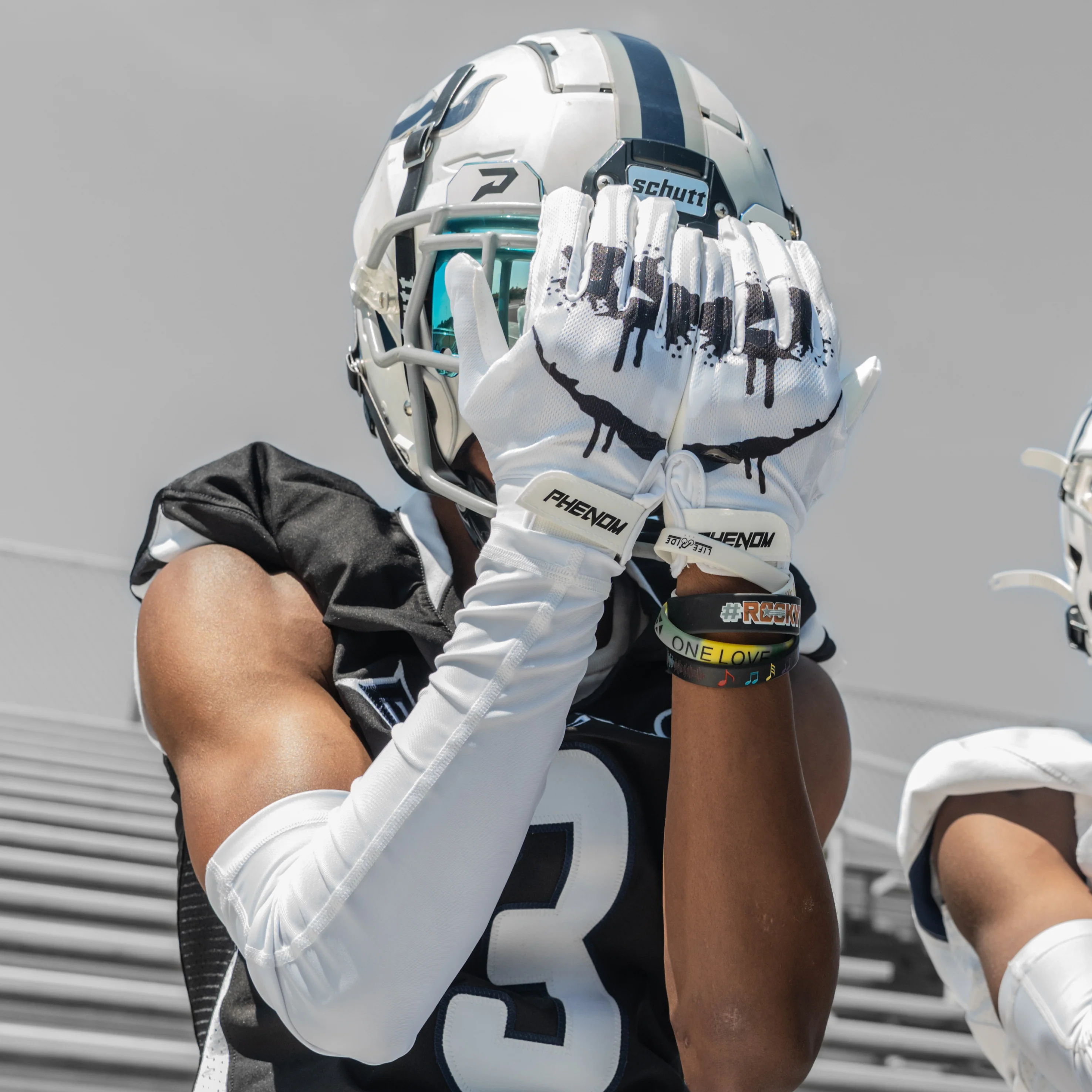 Sinister Football Gloves - Image 3