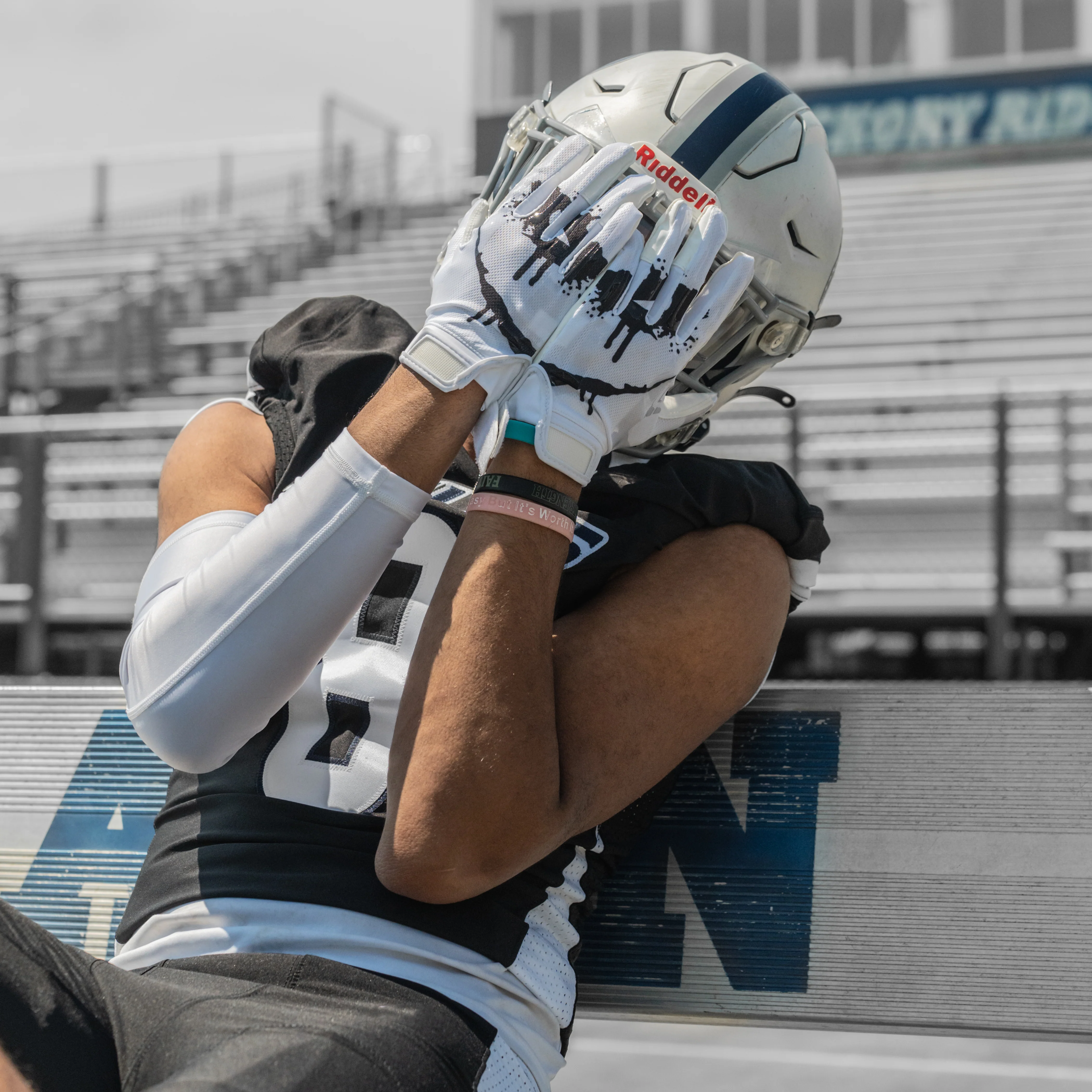 Sinister Football Gloves - Image 4