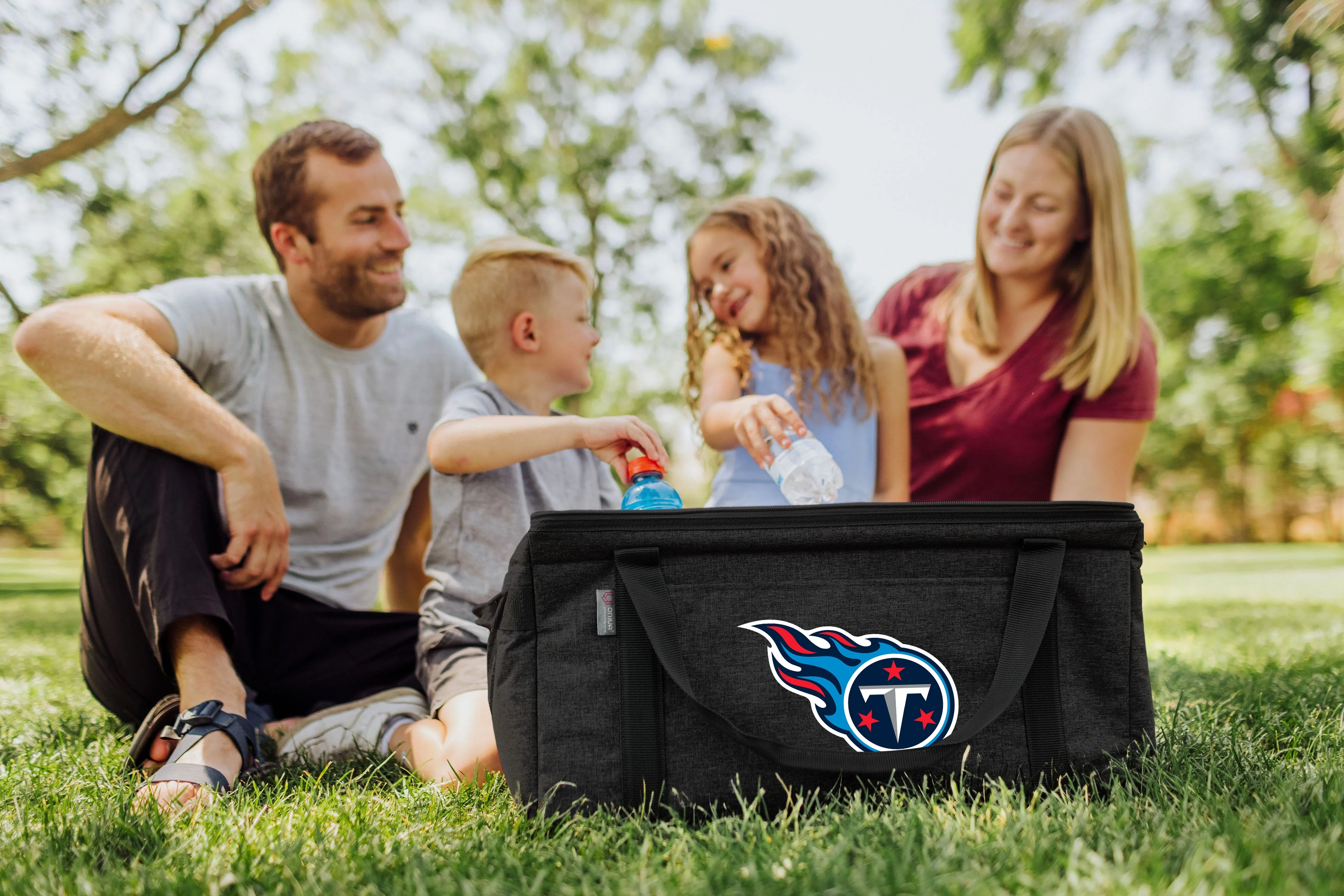 Tennessee Titans 64 Can Collapsible Cooler - Image 2